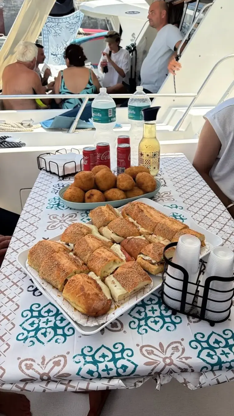 Lunch on board: pane cunzato, arancine and drinks